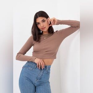Beige Long sleeve crop top🔥